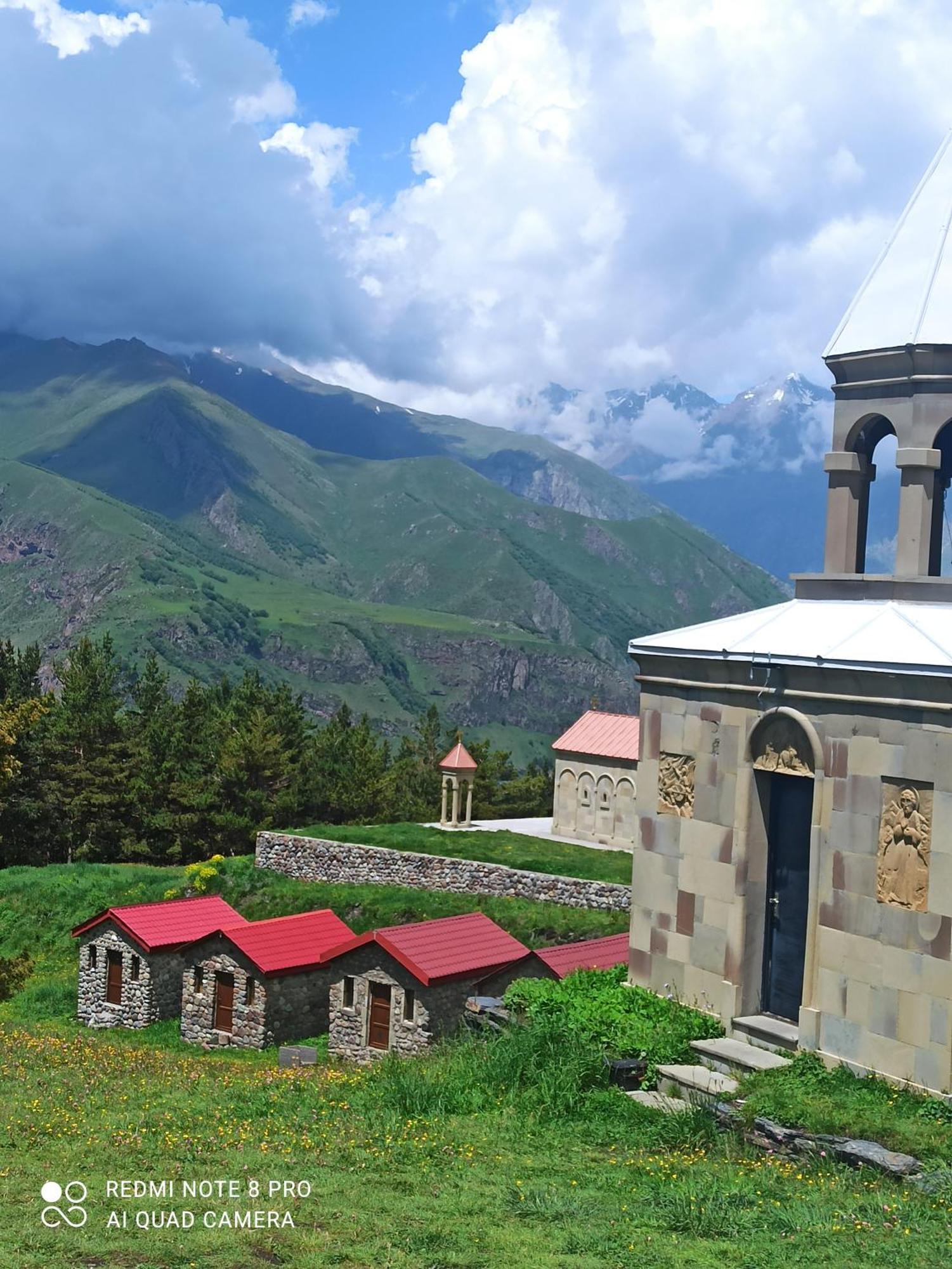 Hotel Crystal Kazbegi Exteriér fotografie